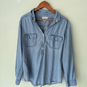 Liz Claiborne Sky Blue Denim Top